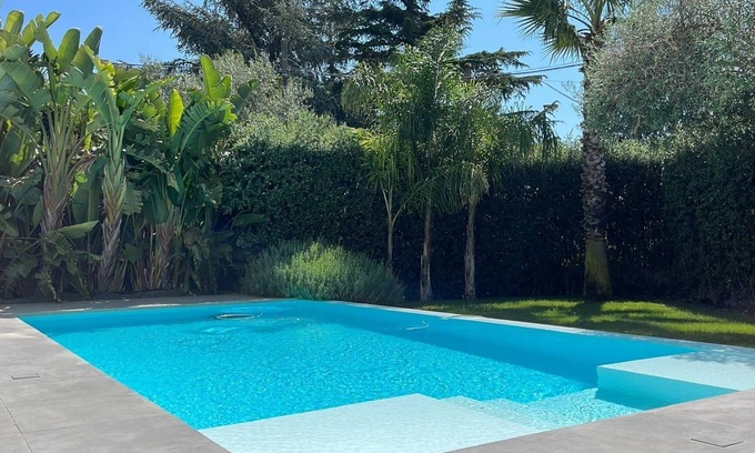 San Giovanni la Punta House | Room 'La Mora' with Shared Pool, Wi-Fi and Air Conditioning