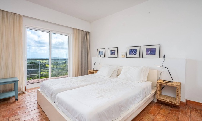 Aljezur Apartment | Room 'Maio' with Sea View, Shared Pool and Wi-Fi