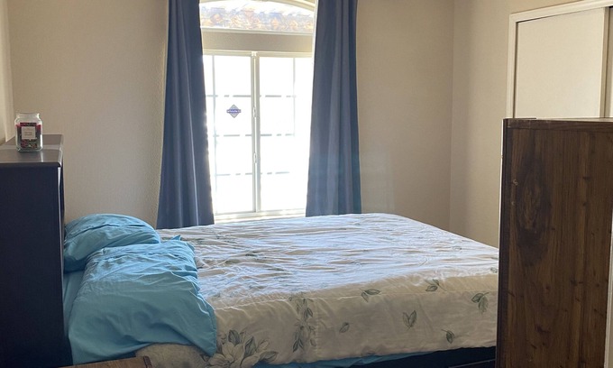 Ranchito House | ROOM ONLY! Safe, family oriented neighborhood.