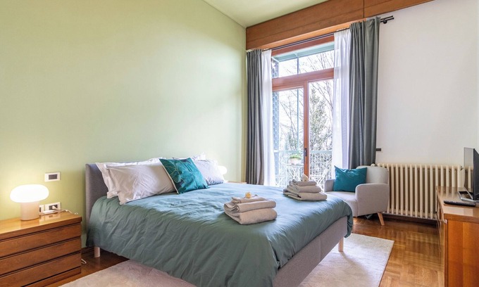 Montevecchia Apartment | Room 'Rosmarino' with Mountain View, Wi-Fi and Air Conditioning