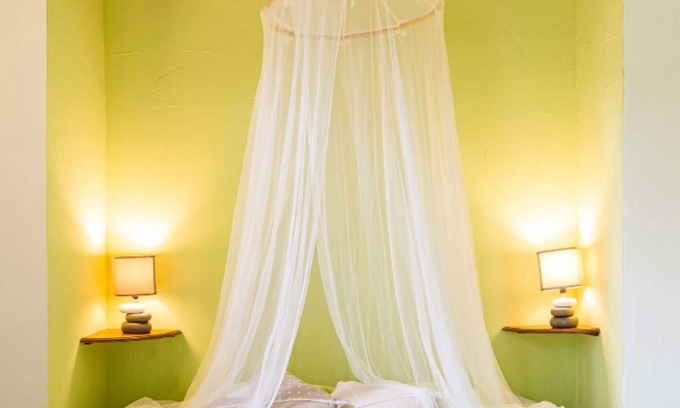 L'Epine Apartment | Room 'Tilleul' with Private Terrace, Shared Garden and Wi-Fi