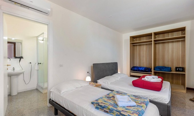 Pizzoletta Apartment | Room 'Tripla Con Balcone' with Shared Terrace, Wi-Fi and Air Conditioning