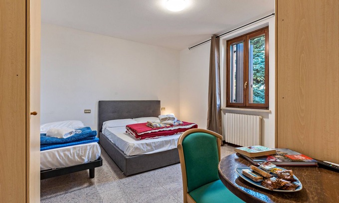 Pizzoletta Apartment | Room 'Tripla' with Shared Terrace, Wi-Fi and Air Conditioning
