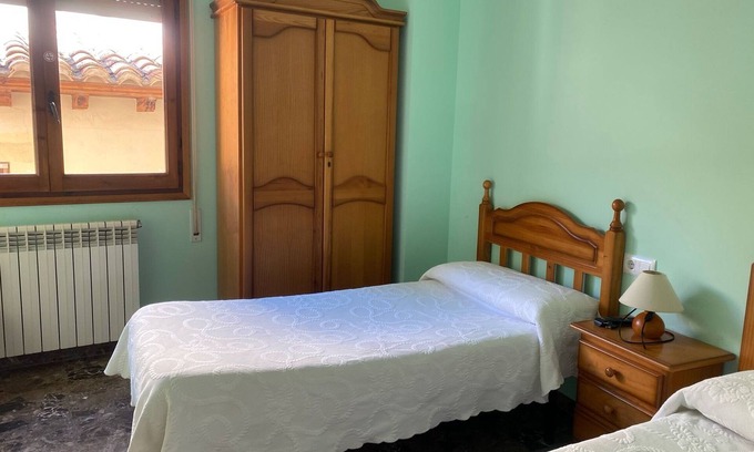 Villarluengo Apartment | Room 'Twin Con Ventana' with Wi-Fi
