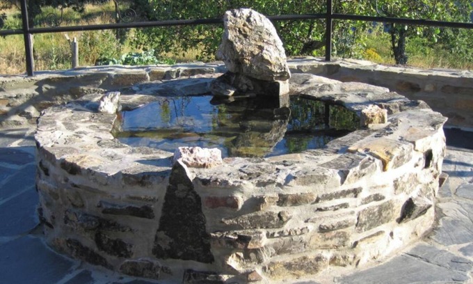 Santa Cruz de Montes House | Room 'Vidriales Con Chimenea' with Mountain View, Shared Garden and Wi-Fi