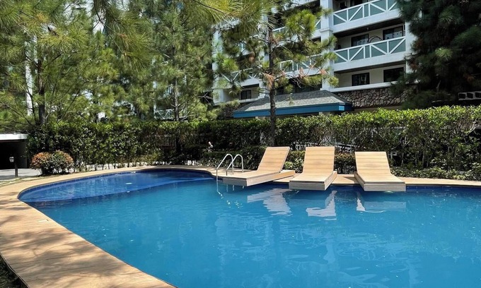 Tagaytay House | Room with Pool and Playground Close to Sky Ranch