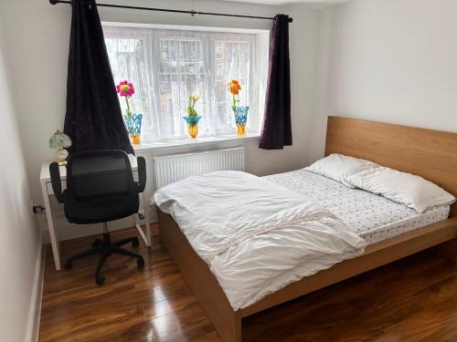 Sutton Central House | Room with Private Shower Facility