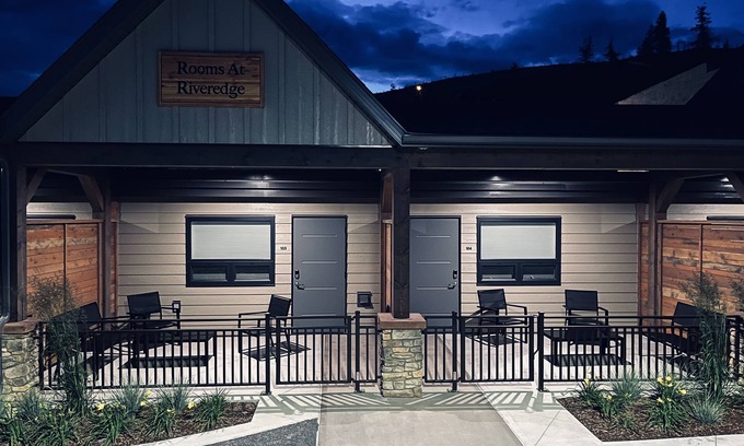 Golden Hotel | Rooms at Riveredge