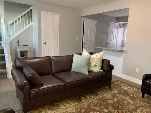 Pleasant Grove Apartment | Rooms with a Mountain View