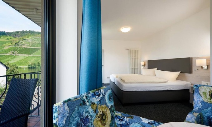 Wehlen House | Rooms with a view of the Moselle - Moselhotel Sonnenuhr