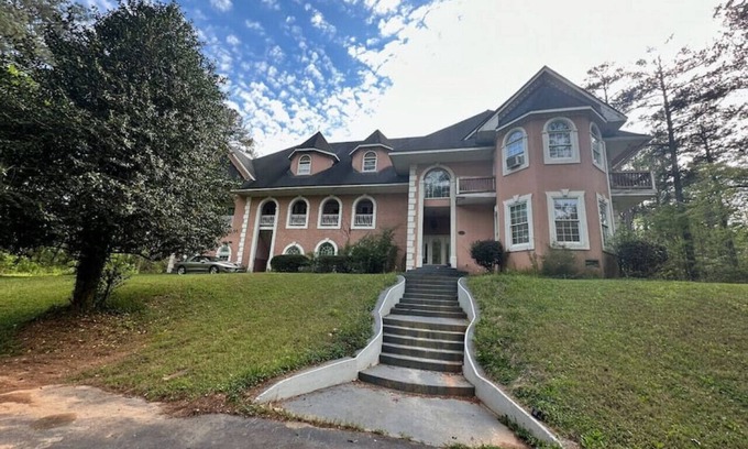 Ellenwood House | Roomy & Newly Renovated Guest House, Kitchen, Desk, Pet Friendly, Shared Patio!