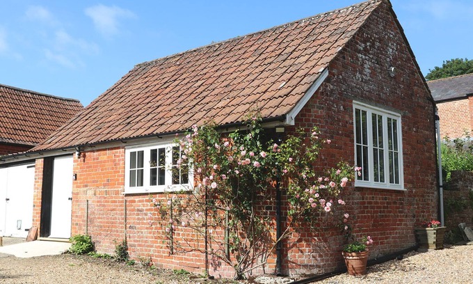 West Lavington Apartment | Rose Barn - Recently converted self-contained flat