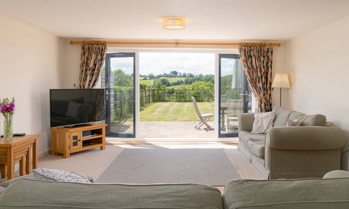 Petersfield House | Rose Cottage - Beautiful Family Property in Rural Hampshire