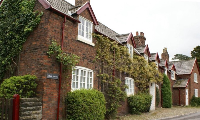 Rostherne Cottage | Rose Cottage by Tatton Stays