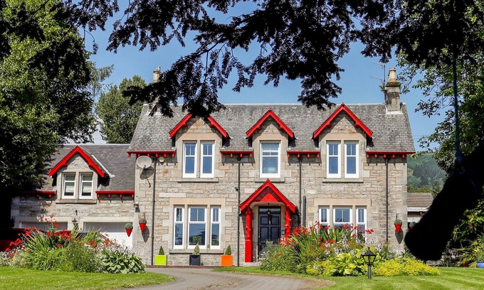 Pitlochry Cottage | ROSEBURN, pet friendly, luxury holiday cottage in Pitlochry