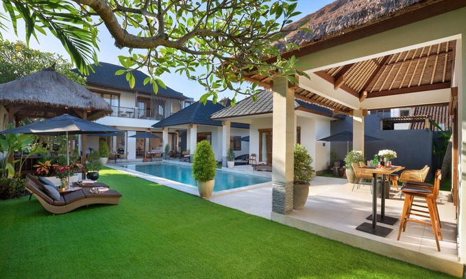 Berawa Villa | Rosefield 9 Bed Private Villa
