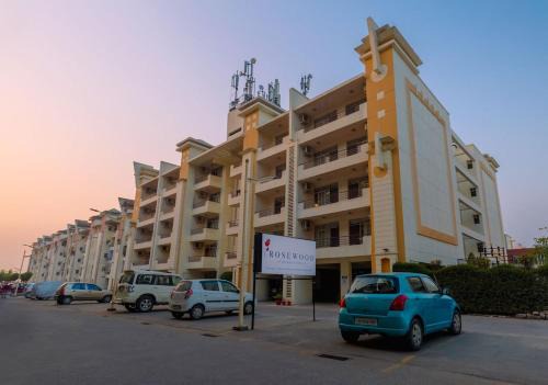 Rudrapur Hotel | Rosewood Apartment Hotel Pantnagar