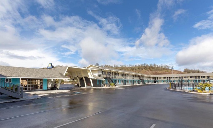Roseburg Hotel | Rosewood Inn & Suites