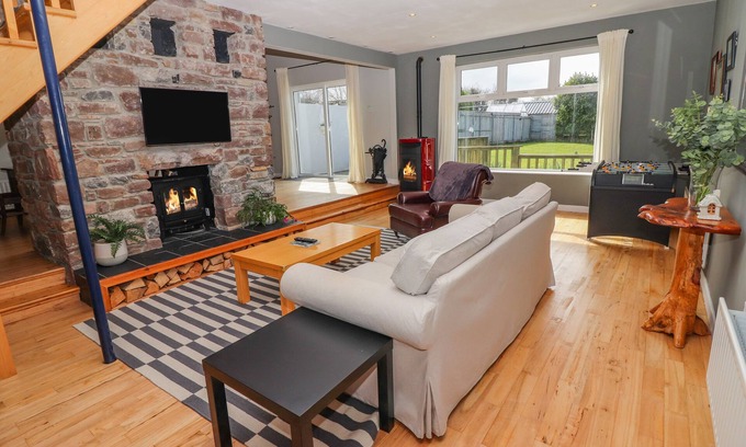 Faha House | ROSNACARTHNA MORE APARTMENT, pet friendly in Beaufort, County Kerry