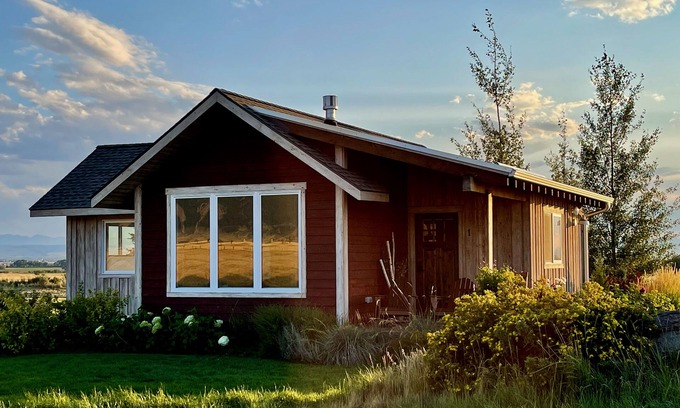 Belgrade Cabin | Ross Creek Cabin #1 Spectacular Mountain Views