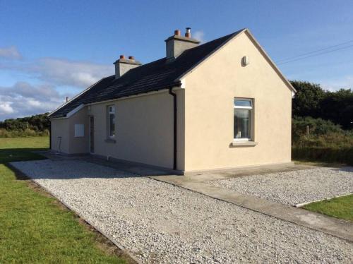 Ross Port House | Rossport bungalow with an Atlantic view