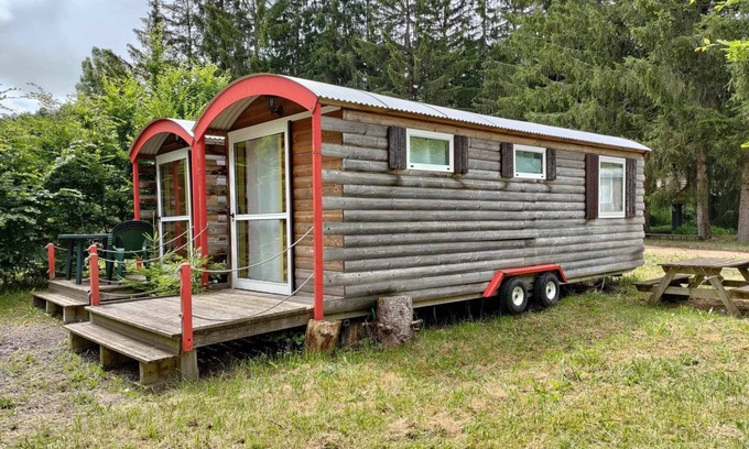Saint-Sauves-d'Auvergne House | Roulotte Dans un Domaine !