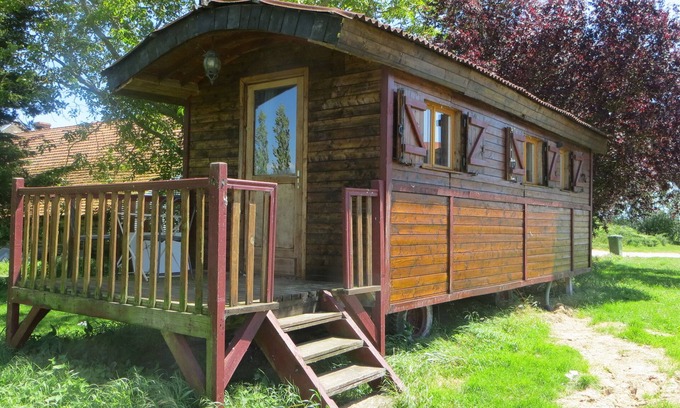 Avaray Bed & Breakfast | Roulotte à la Ferme de l'Isle
