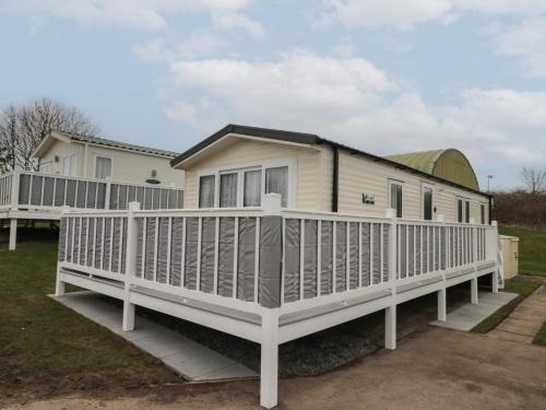 Cayton Bay House | Rowan Court 2