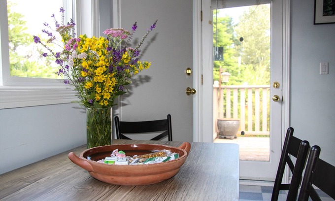 Saanich West House | Roxie's retreat - A cute, well maintained 3 bedroom home, central location