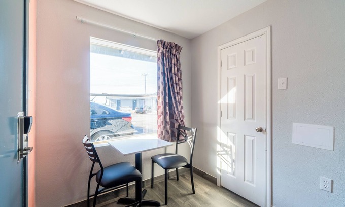 Stephenville Hotel | Royal Inn by OYO