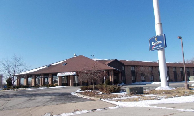 Wilmington Hotel | Royalton Inn and Suites, Wilmington,Ohio