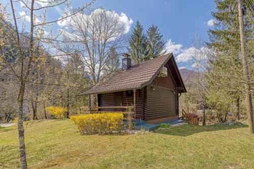 Hrib pri Hinjah Ski Chalet | Rozi's Riverside Cottage - Happy Rentals