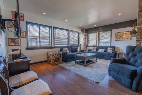 June Lake Apartment | Rr-edgewater20