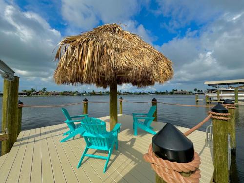Eight Lakes House | Ruby's Lake Retreat - Heated Pool, Tiki Hut & Lake Views