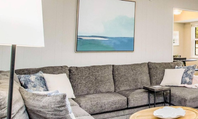 North Northwest Pensacola House | Ruby's Retreat - 🐶Dog Friendly, 🔌EV Charger, near UWF