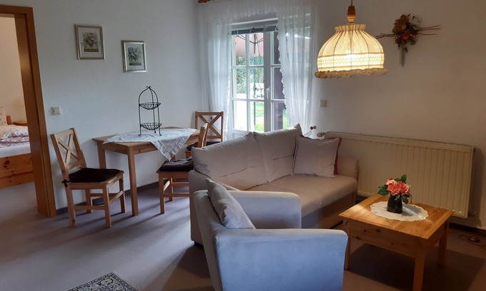 Diera-Zehren Apartment | Ruhige Ferienwohnung mit Kleiner Gartenterrasse