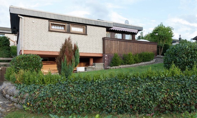 Feriendorf Hennesee House | Ruhiger Bungalow am Hennesee mit Terrasse