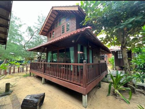 Kampung Ru Muda Ski Chalet | Rumah Aggrek@Zaki’s Residence, Marang, Terengganu