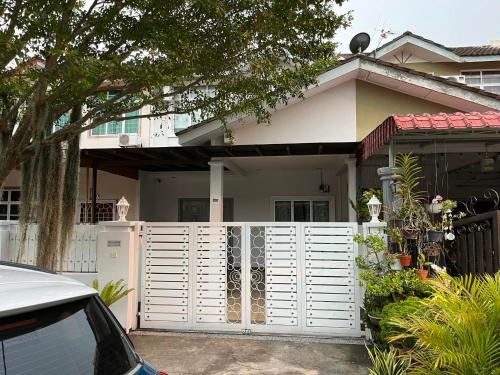 Masjid Tanah House | Rumah Armand Masjid Tanah Melaka 4BR Fully Aircond