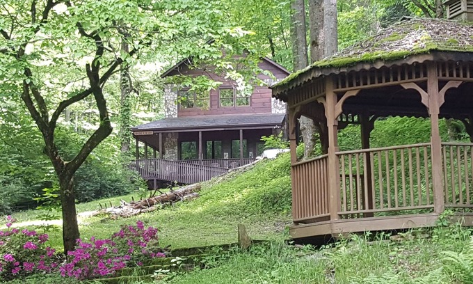 Topton Cabin | Running Branch Lodge (cabin) Nantahala,rafting,zipline,Wifi, dtv, firepit,stream