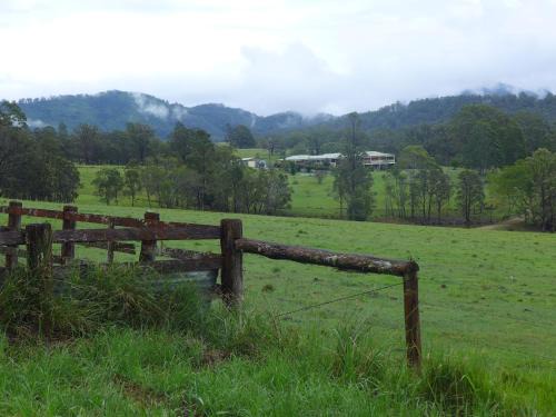Mount George Apartment | Rural Ambience with Netflix