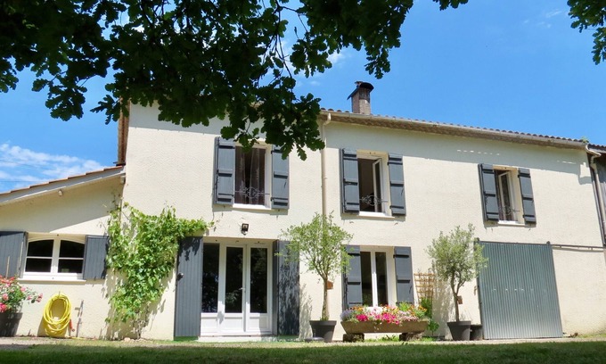 Casteljaloux House | Rural and Tranquil Holiday Home - Garden, Fully Equipped Kitchen