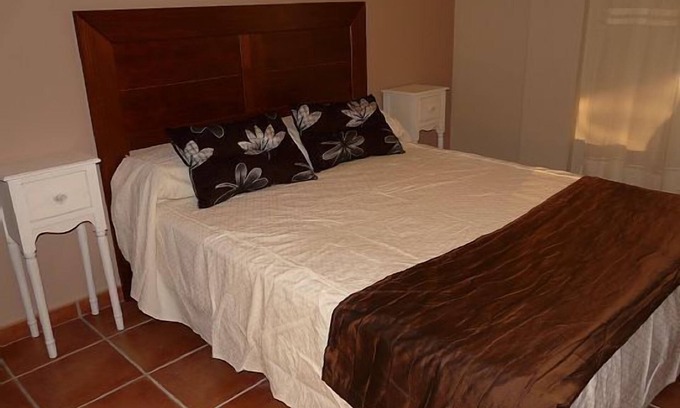 Villamiel Cottage | Rural apartment La Noguera for 17 people