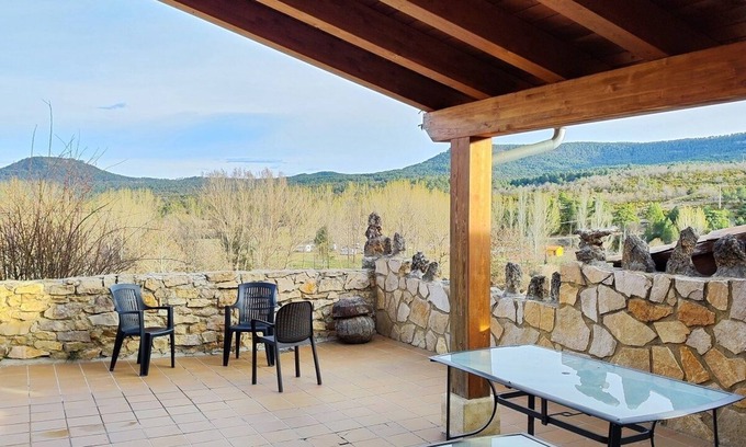 Una Apartment | Rural apartment with barbecue and mountain views