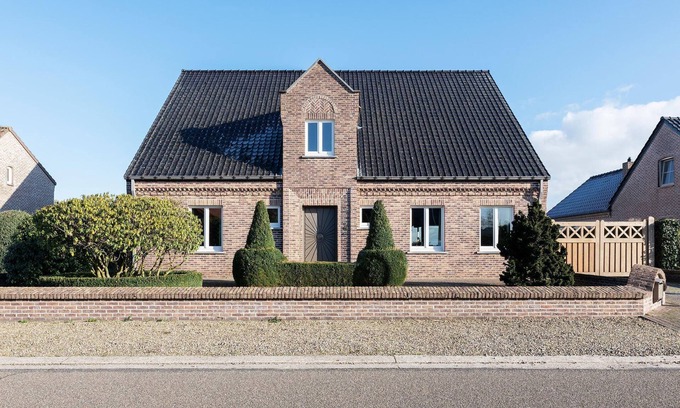 Bocholt House | Rural holiday home in Bocholt with hot tub