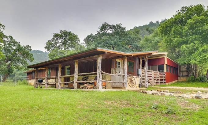 Tarpley Cabin | Rural & Horse-Friendly Cabin ~ 24 Mi to Bandera!