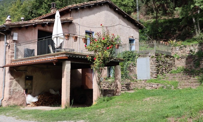 Riudaura Cottage | Rural House 6-8 p and communal heated swimming pool