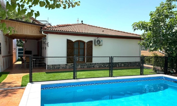 Cenes de la Vega Ski Chalet | Rural house with beautiful views a step away from city center and the Alhambra