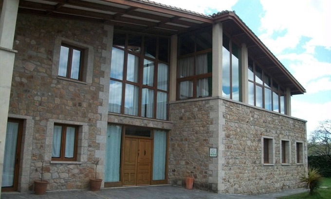 Cadalso Villa | Rural House with 10 Bedrooms in Sierra de Gata Extremadura