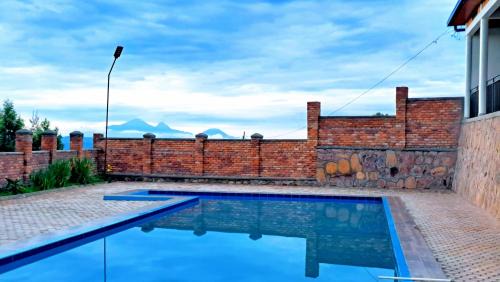 Gitarama Hotel | rusiga highland resort